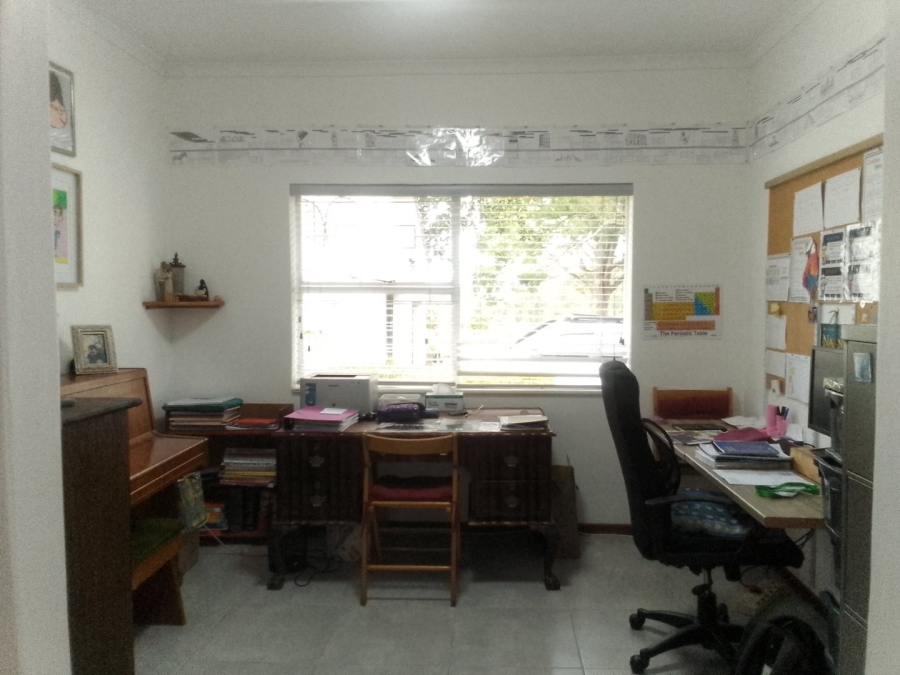 To Let 4 Bedroom Property for Rent in Glen Barrie Western Cape